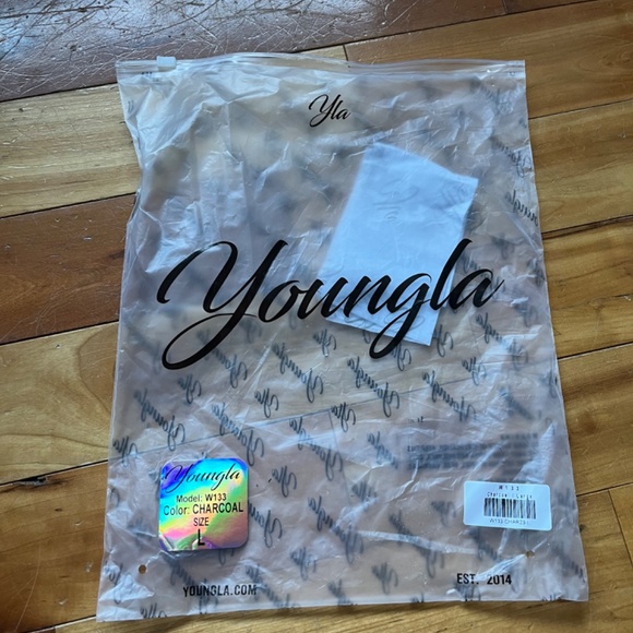 YOUNGLA Seamless Curve Shorts - Picture 3 of 3
